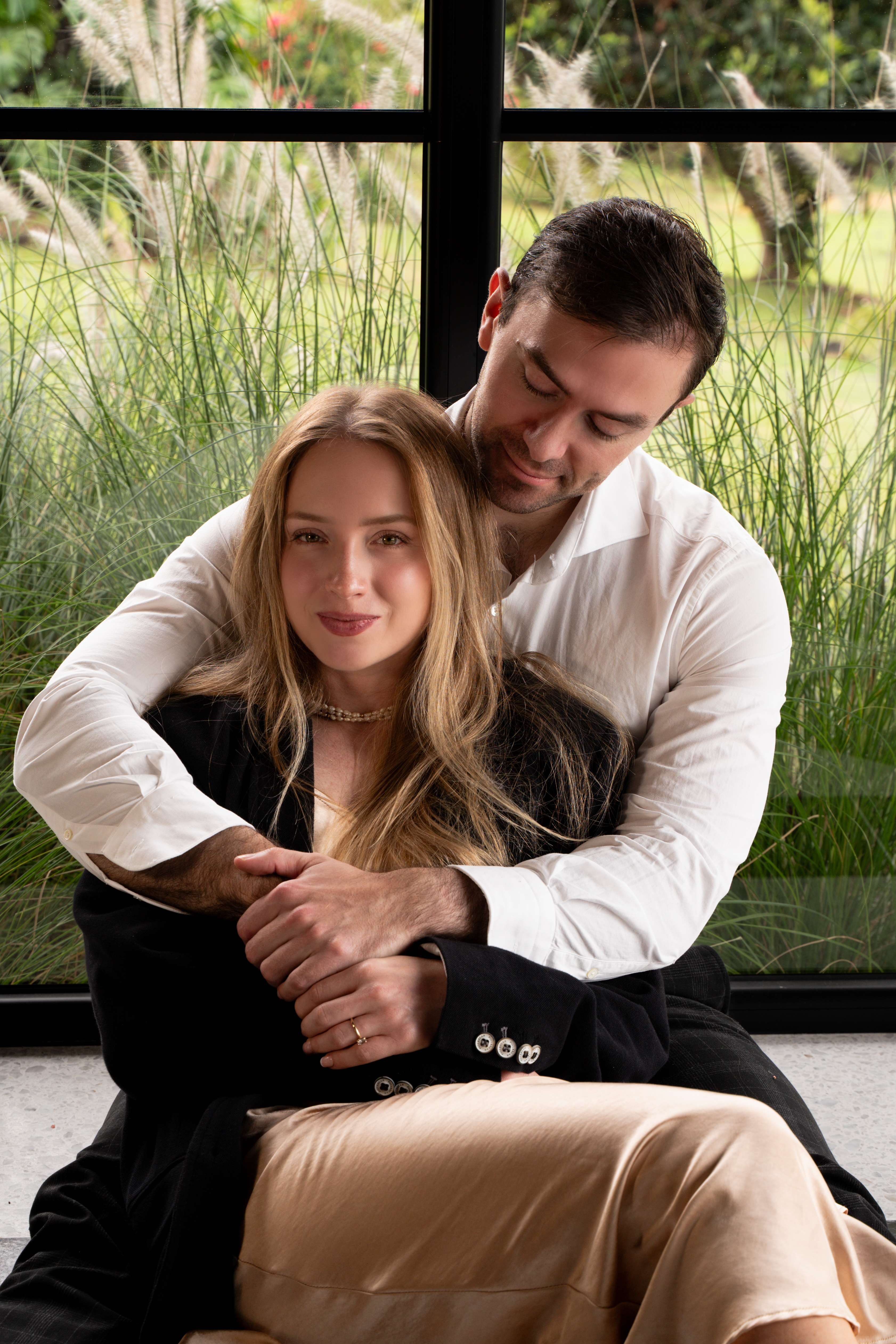 Eduardo y Ariadna sentados juntos